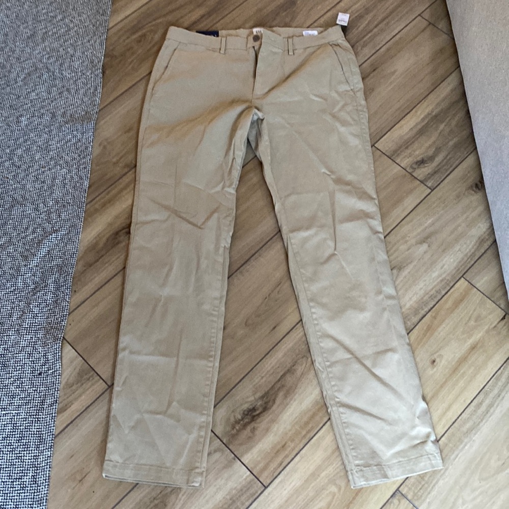 Gap NWT men’s khakis